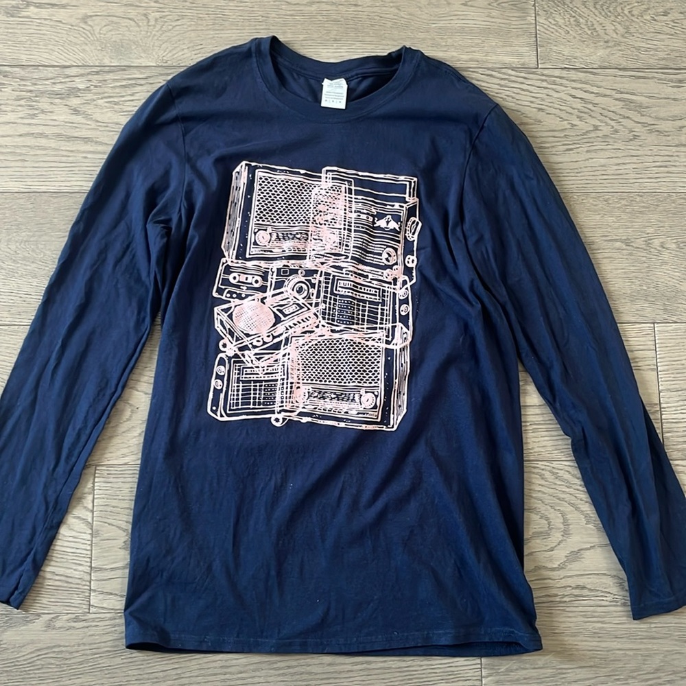 GILDAN MEN 100% COTTON LONG SLEEVE RED BULL MUSIC